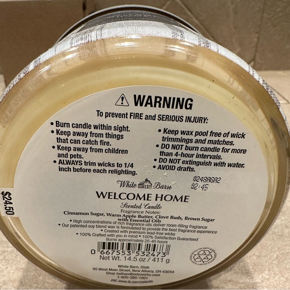 White Barn candle in the scent “Welcome Home” - Picture 3 of 3